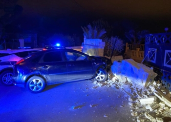 La Policía Local de San Vicente detiene a una persona por circular sin carnet, conducción temeraria y resistencia a la autoridad