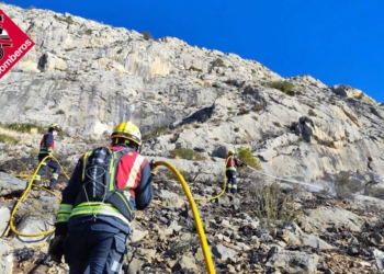 Los bomberos dan por controlado el incendio de Altea
