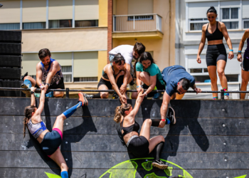 Torrevieja celebra su primera gran carrera oficial de obstáculos