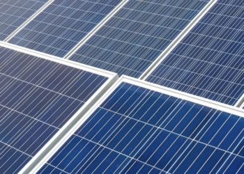 Alcoy adjudica la instalación de placas fotovoltaicas en el aparcamiento del Polideportivo Francisco Laporta