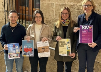 Alumnos de los IES Antoni Llidó y La Mar preparan unas canciones reivindicativas para el 8M