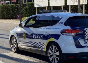 La Policía Local de San Vicente del Raspeig detiene a un hombre que fue sorprendido mientras cometía un robo en una gasolinera