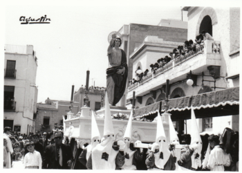 La gratificante y dura labor del costalero