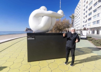Las esculturas monumentales de Jiménez Deredia muestran ‘El viaje de la vida’ en el Paseo de Poniente