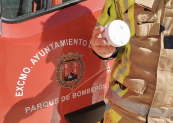 Alicante instala 300 detectores de humo en viviendas de mayores