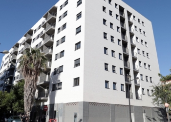 Un total de 214 afectados por el incendio de Campanar ya están instalados en el edificio de Safranar