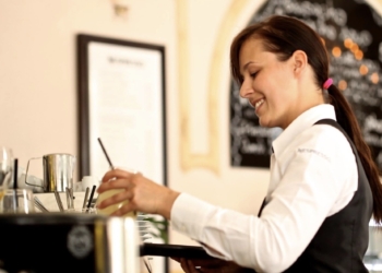 València reduce el desempleo cuatro veces más que el conjunto nacional en febrero