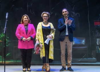 Isabel Ordaz recibe el Pi d’Honor de la 22 Mostra de Teatre de l’Alfàs del Pi