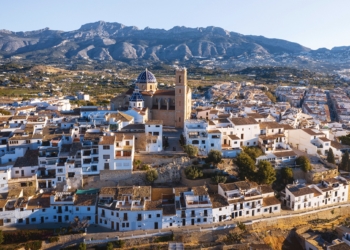 Dispositivo de seguridad y cortes de tráfico en Altea con motivo de Semana Santa