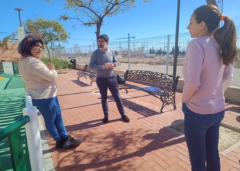 San Vicente exige a los propietarios que refuercen el vallado para evitar el acceso a solares con residuos de Los Manchegos