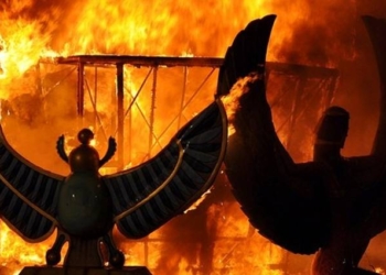 El fuego purificador de las fallas da la bienvenida a la primavera