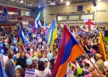 La multiculturalidad nuciera celebra su día grande en la Ciutat Esportiva