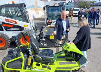 Ya está activa gran parte de la nueva maquinaria de limpieza viaria en Santa Pola