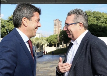 Toni Pérez muestra la voluntad de la Diputación de colaborar con los ayuntamientos en la gestión del suelo para construir viviendas sociales