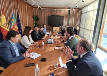 Alicante refuerza su alianza con el turismo y fija reuniones periódicas con el sector