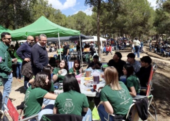 Cerca de 3.000 peñistas celebraron el Día de la Mona en el Parc de la Séquia Mare