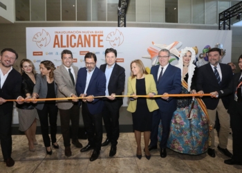 La compañía británica easyJet apuesta por la Costa Blanca para establecer su nueva base de operaciones