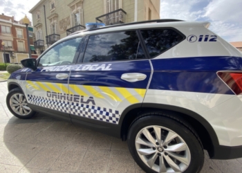 La Policía Local de Orihuela arresta a dos personas con orden de búsqueda y detención