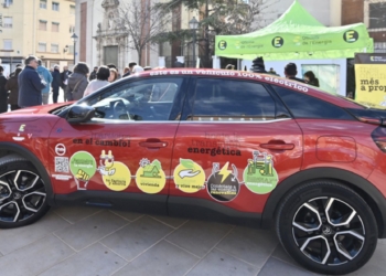 La Oficina de l’Energia municipal solventa dudas ante la opción del coche eléctrico