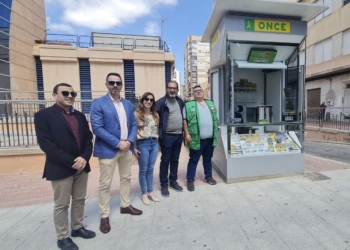 La ONCE instala en la Plaza Castelar su nuevo modelo de quiosco más accesible y ecológico