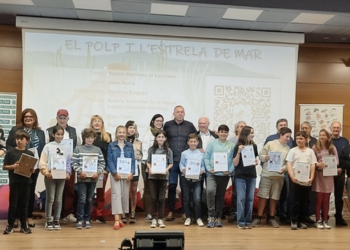 La presentación en sociedad del proyecto “El Polp i l’Estrela de Mar” llena el auditorio del Centro Social
