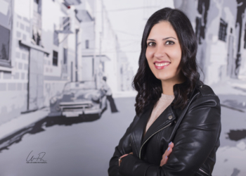 «Pinto reinterpretando mis fotografías»