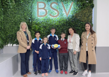 Alumnos de British School de Valencia exhiben su talento recaudando fondos para las personas sin hogar