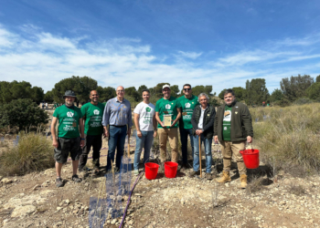 Más de 200 personas participan en la restauración ecológica de Orgegia impulsada por Terra Natura Benidorm y Alicante Renace