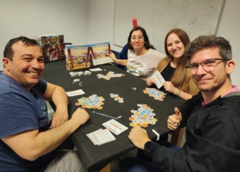 Las pantallas no mataron a los juegos de mesa; se han reinventado