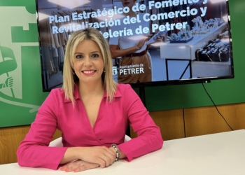 Petrer impulsa un Plan estratégico de Fomento del Comercio con una primera acción informativa puerta a puerta
