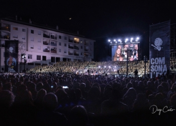 Más de 1.500 alumnos de la Escuela Pública cantan sobre un mismo escenario en Altea