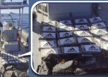 La Unidad Marítima de la Policía Local localiza en la bahía de Benidorm una mochila con 20 kilos de cocaína