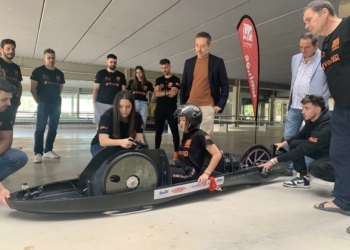 Presentación del ‘Dàtil’24’, un vehículo de ultra-bajo consumo con el que estudiantes de la UMH participarán en el concurso ‘Shell Eco-Marathon’