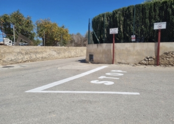 El Ayuntamiento pinta señalización horizontal en 28 calles y caminos