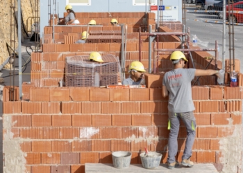 l’Alfàs construye unos aseos accesibles en el parking La Bolleta