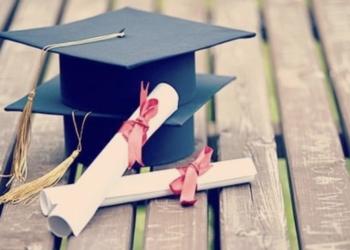 Agamed premia el talento joven con becas universitarias para el curso 2024-2025