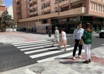 La reurbanización de la calle Caballero de Rodas aumenta el ancho de aceras y mejora la accesibilidad