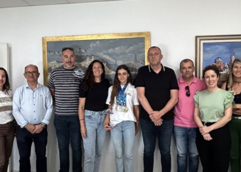 La Corporación Municipal recibe a la nadadora Julia Mora tras el Oro en Combo de la Selección Española