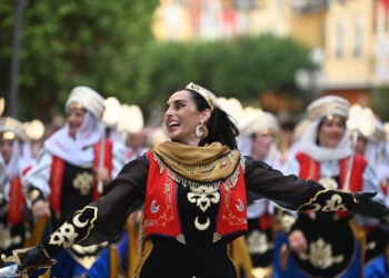 Cooperar para engrandecer las fiestas