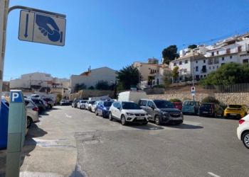 Pocos aparcamientos y transporte público deficitario en la Villa Blanca