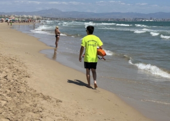 Comienza el servicio de socorrismo en las playas de Elche