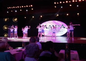 Más de 1.600 personas participan en el XXII Festival Escolar de Benidorm