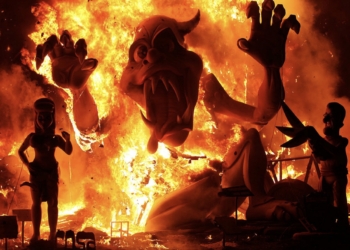 Juventud pone a disposición un autobús para Hogueras de San Juan