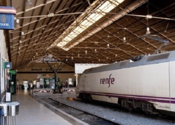 Renfe refuerza el servicio de Cercanías de Alicante con 25.800 plazas adicionales para asistir a Les Fogueres