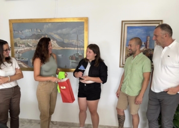 La Corporación Municipal recibe a la campeona de España de Kickboxing, Arantxa Perles