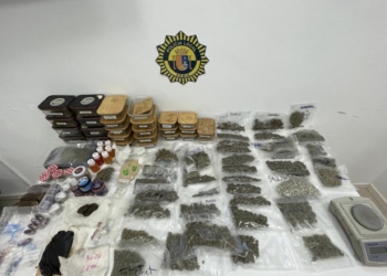 La Policía Local clausura un club de fumadores de Xàbia