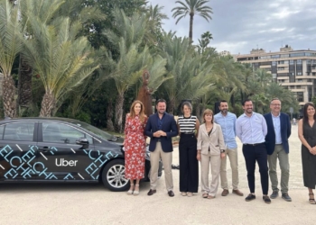 Elche refuerza su servicio de transporte con la llegada de 40 vehículos de Uber