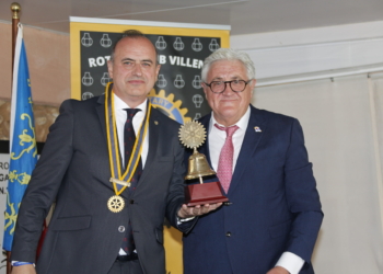 Asomados sobre el Mediterráneo