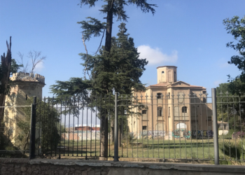 Vista frontal del Casino del Americano en el barrio de Benicalap, València