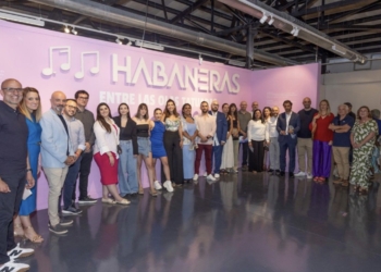 Inaugurada la exposición «Entre las olas tatuadas»